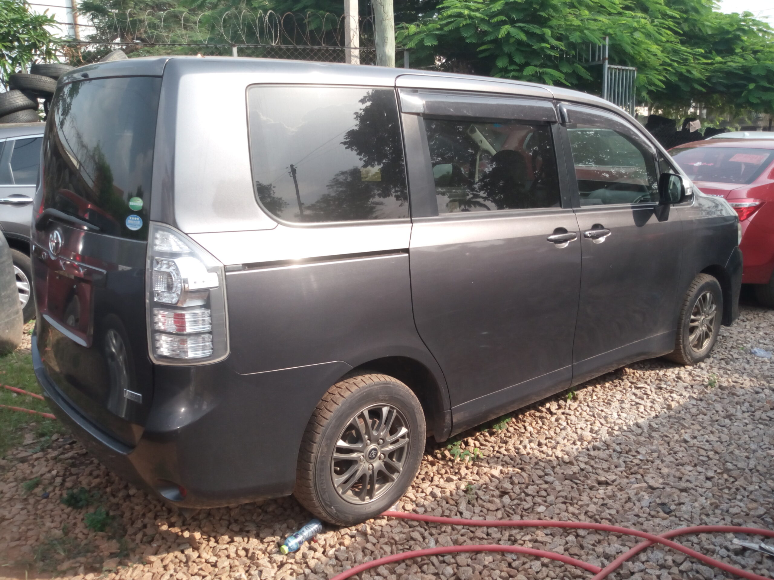 
								Toyota Voxy full									