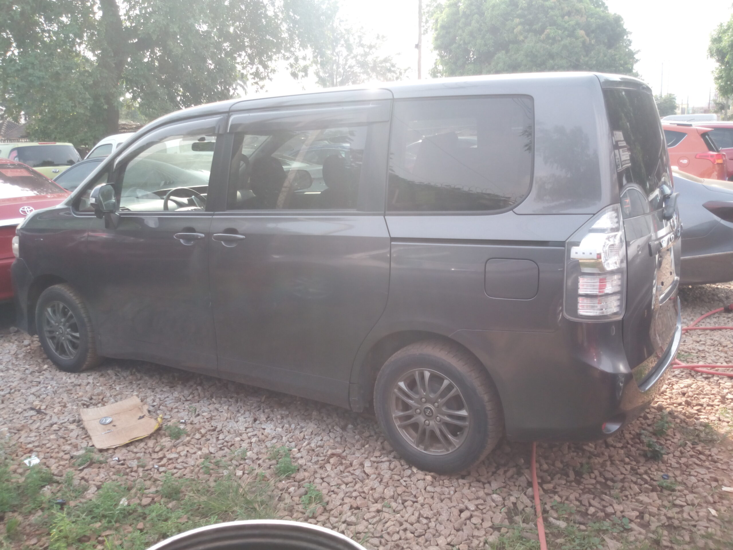 
								Toyota Voxy full									