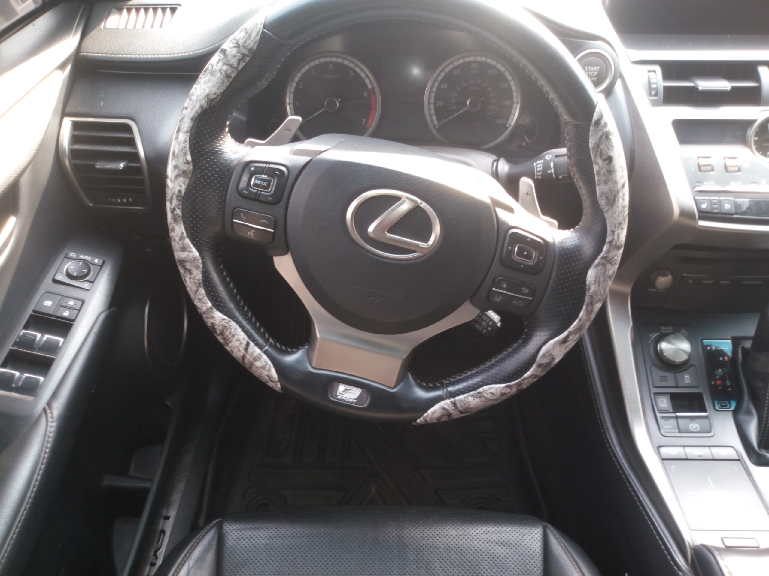 
								Lexus NX 300 full									