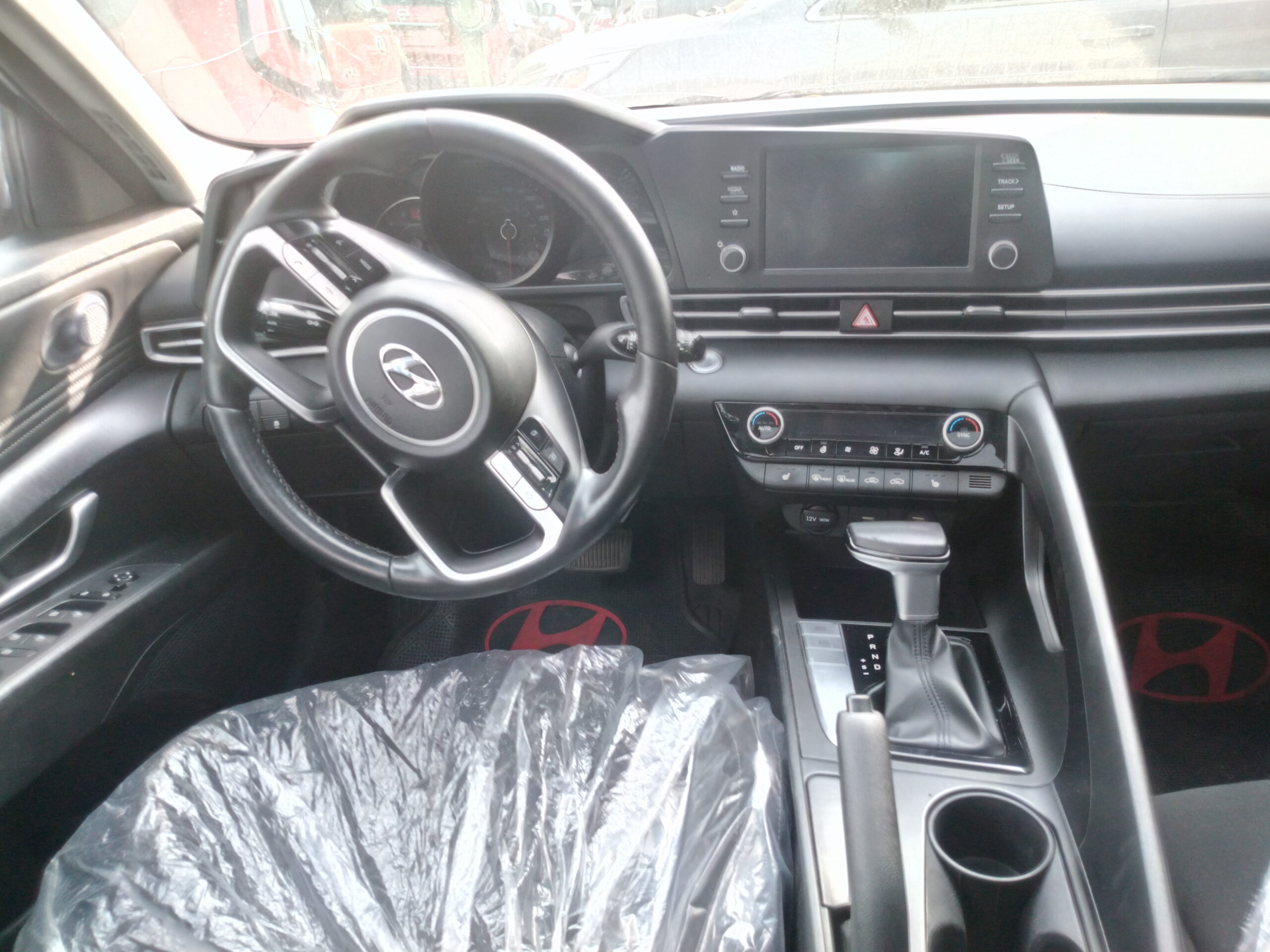 
								Hyundai Elantra (7th Generation) full									