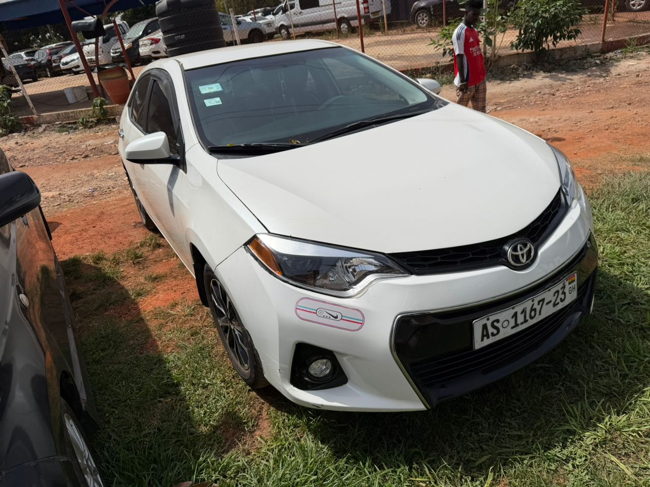 
								Toyota Corolla (White) full									
