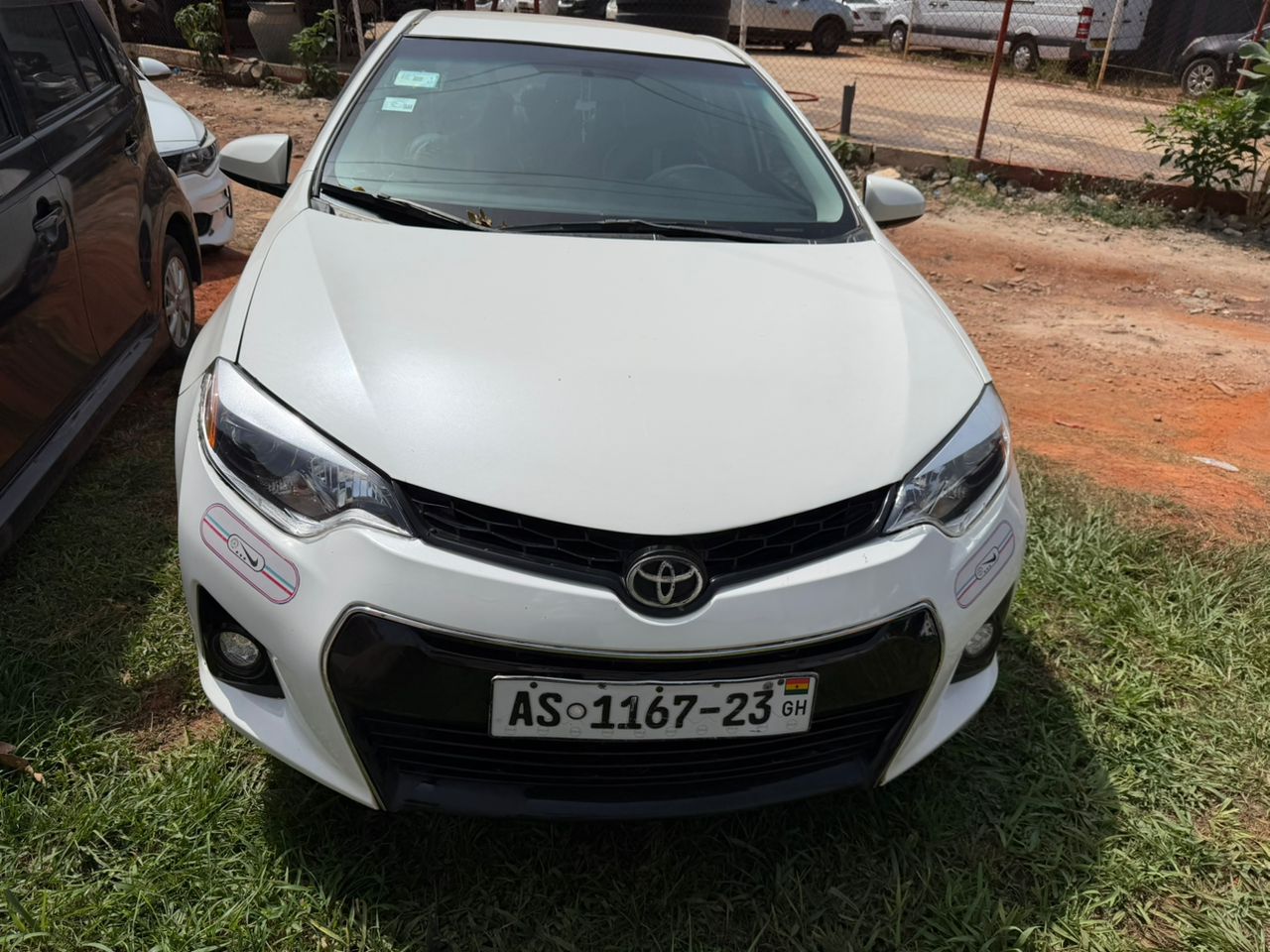 
								Toyota Corolla (White) full									